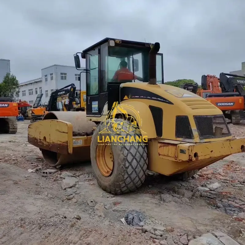 Competitive Price CATERPILLAR Used CS 683E Smooth Drum Compactors For Sale 1