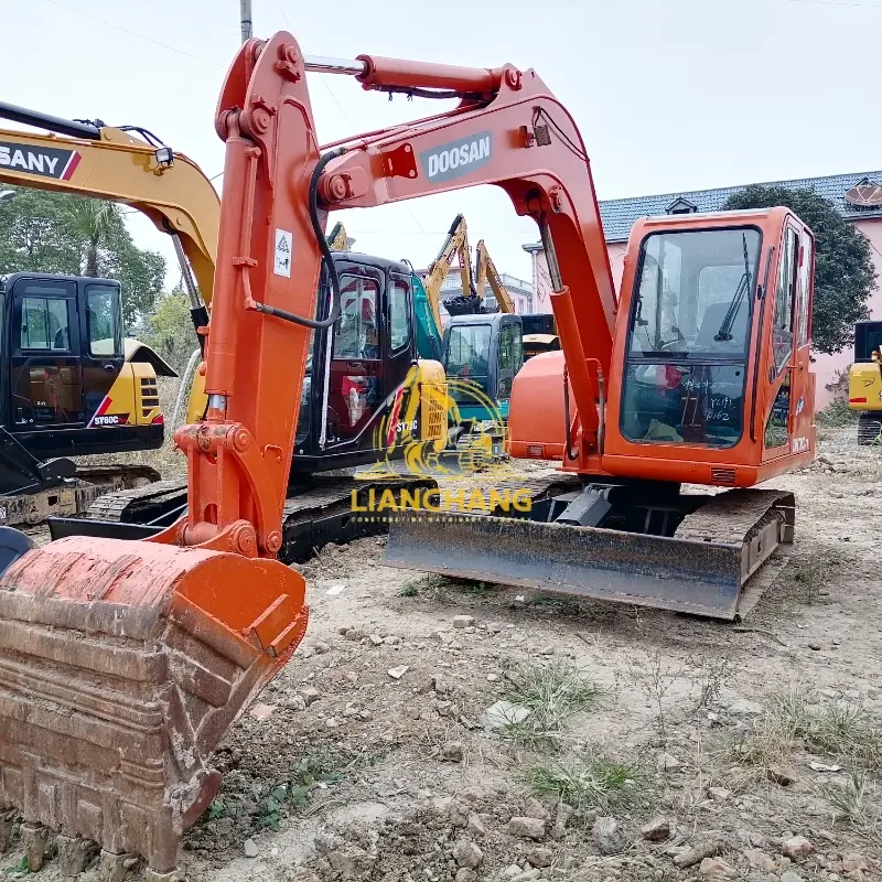 Factory Direct Used hydraulic crawler excavator DOOSAN70 for sale 1