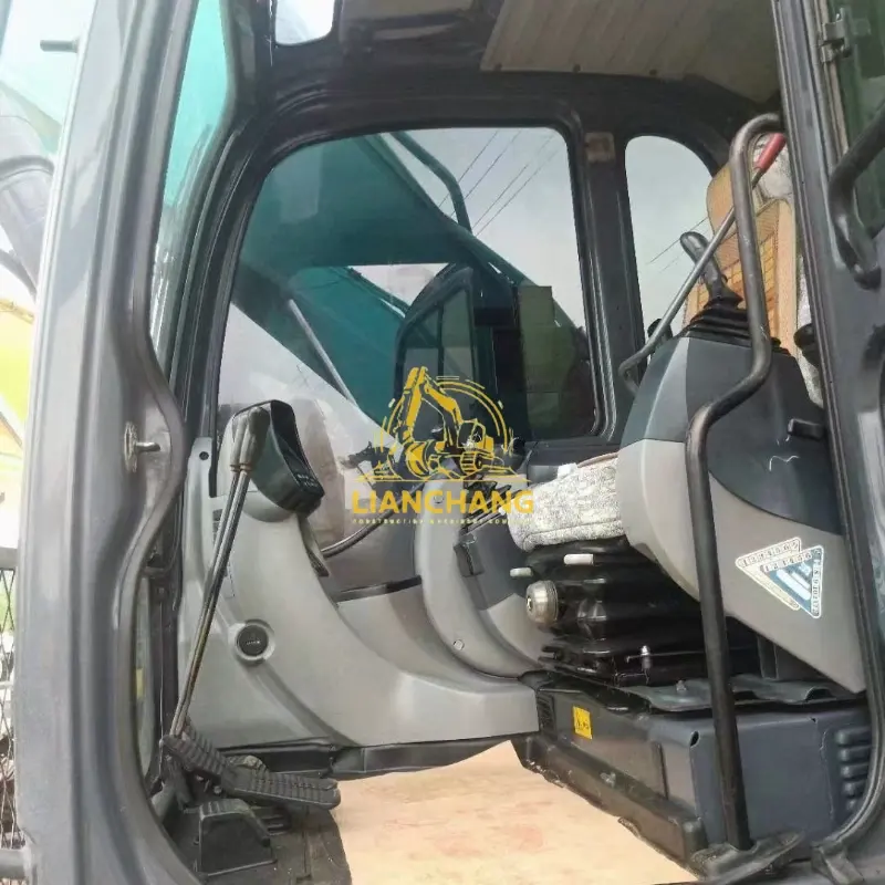 Second hand KOBELCO SK330 excavators 4 1