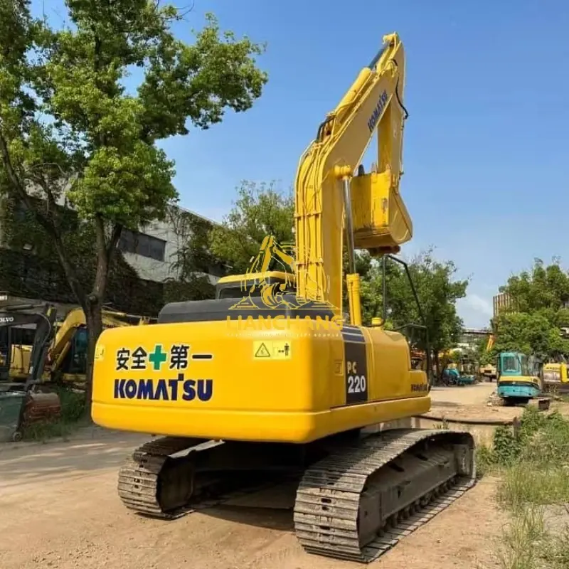 Used Digger Komatsu PC220 7 mid size excavators for sale 3