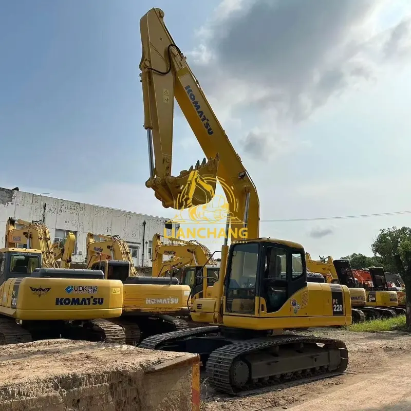 Used Digger Komatsu PC220 7 mid size excavators for sale 4