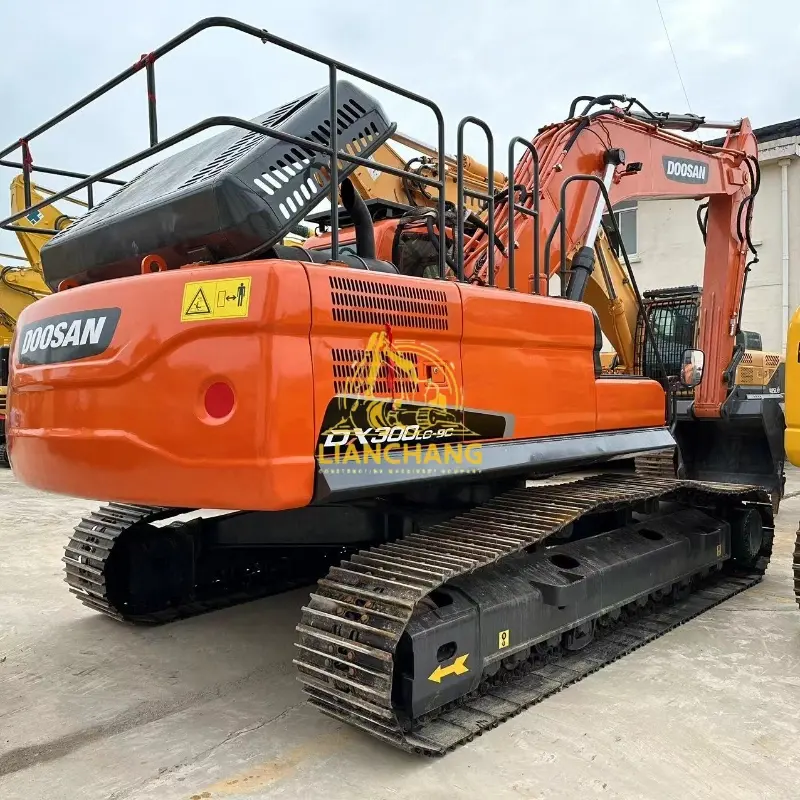 Used Doosan DX300 Excavator Heavy Large Construction Machine 1